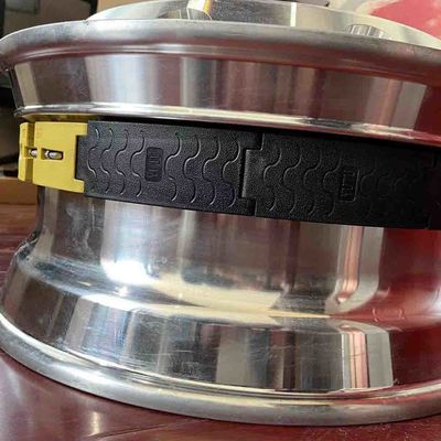 पॉलीयूरेथेन रनफ्लैट सुरक्षा प्रणाली सम्मिलित करता है जिससे वाहन सुरक्षित और सुचारू रूप से चलाया जा सकता है